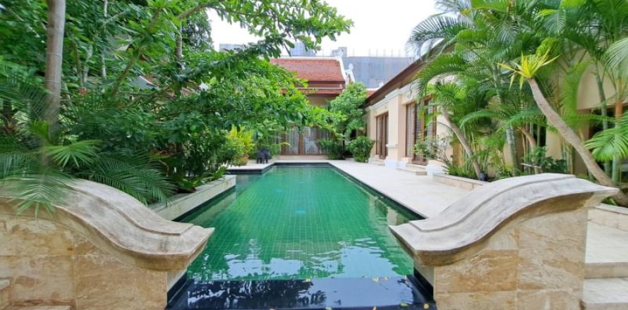 Casa de 5 dormitorios en Pattaya, Tailandia № 157715