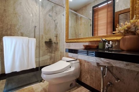 Casa de 5 dormitorios en Pattaya, Tailandia № 157715 - foto 8