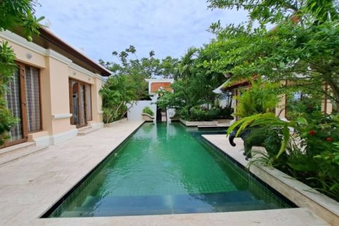 Casa de 5 dormitorios en Pattaya, Tailandia № 157715 - foto 3