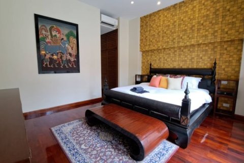 Casa de 5 dormitorios en Pattaya, Tailandia № 157715 - foto 15