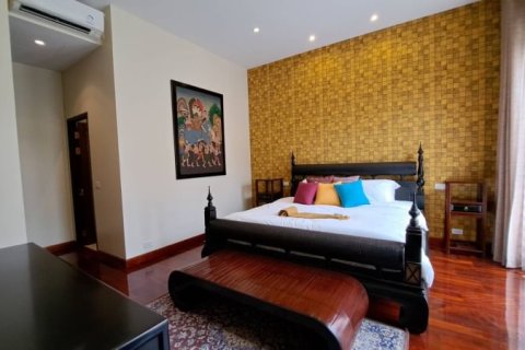 Casa de 5 dormitorios en Pattaya, Tailandia № 157715 - foto 6