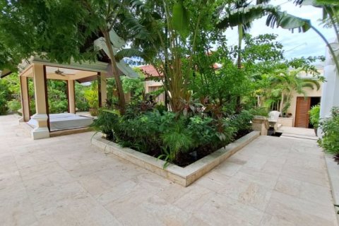 Casa de 5 dormitorios en Pattaya, Tailandia № 157715 - foto 10