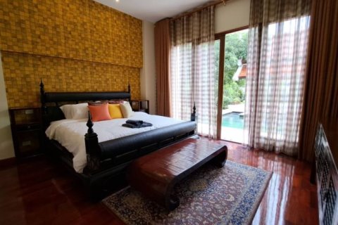 Casa de 5 dormitorios en Pattaya, Tailandia № 157715 - foto 14