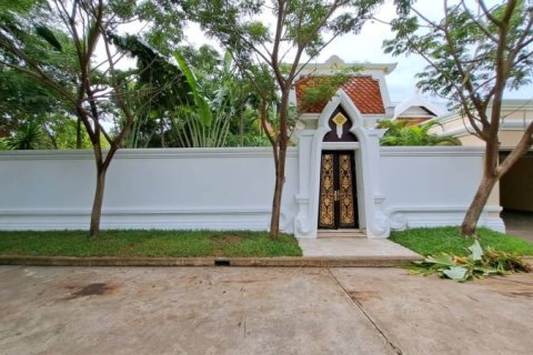 Casa de 5 dormitorios en Pattaya, Tailandia № 157715 - foto 17