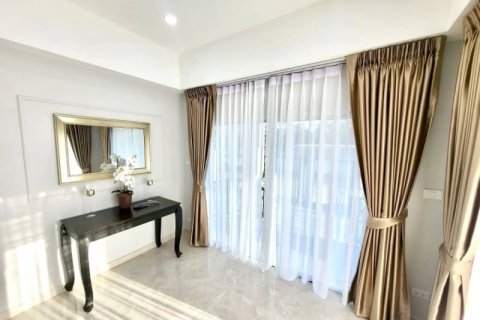 Casa de 5 dormitorios en Pattaya, Tailandia № 157716 - foto 7