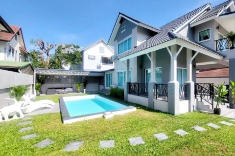 Maison à Pattaya, Thaïlande 5 chambres № 157716