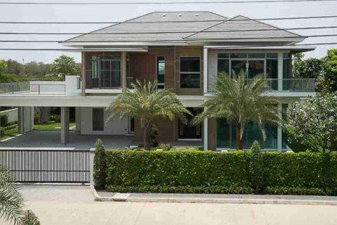 House in Bangkok, Thailand 5 bedrooms № 183958