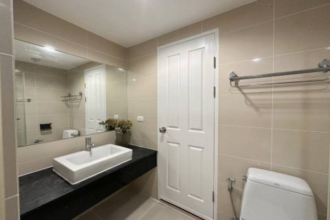 Condominio de 3 dormitorios en Bangkok, Tailandia № 172990 - foto 8
