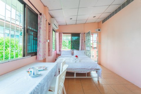 Casa de 6 dormitorios en Bang Phlat, Bangkok, Tailandia № 163326 - foto 3