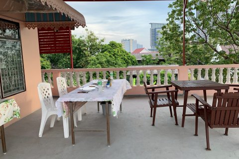 Casa de 6 dormitorios en Bang Phlat, Bangkok, Tailandia № 163326 - foto 2