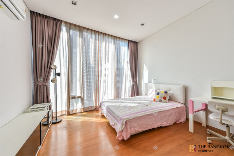 Condo in Bangkok, Thailand, 2 bedrooms № 220629 - photo 9