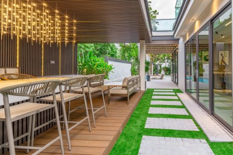 Casa de 6 dormitorios en Pattaya, Tailandia № 135324 - foto 11