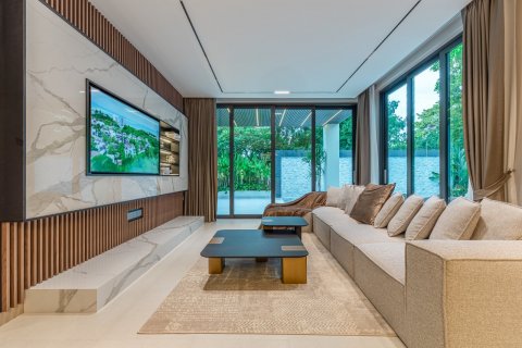 Casa de 6 dormitorios en Pattaya, Tailandia № 135324 - foto 16