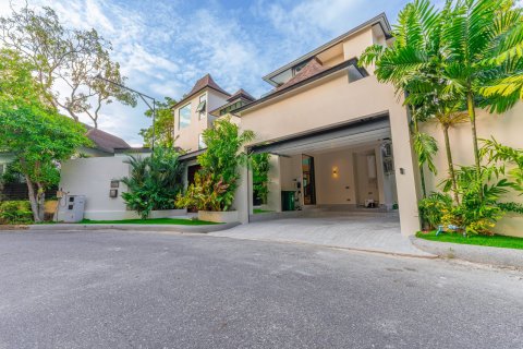 Casa de 6 dormitorios en Pattaya, Tailandia № 135324 - foto 5