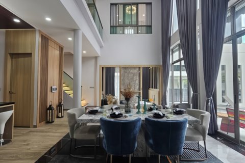Casa de 5 dormitorios en Pattaya, Tailandia № 155704 - foto 6