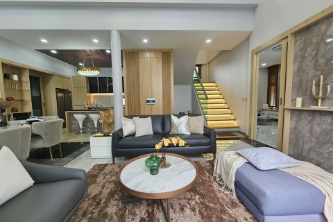 Casa de 5 dormitorios en Pattaya, Tailandia № 155704 - foto 3