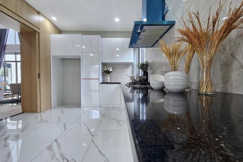 Casa de 5 dormitorios en Pattaya, Tailandia № 155704 - foto 9