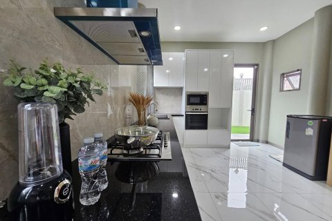 Casa de 5 dormitorios en Pattaya, Tailandia № 155704 - foto 11
