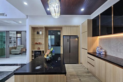Casa de 5 dormitorios en Pattaya, Tailandia № 155704 - foto 7