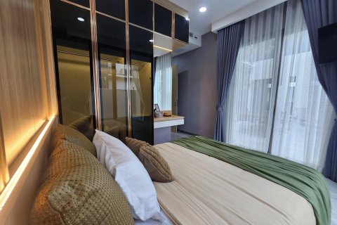 Casa de 5 dormitorios en Pattaya, Tailandia № 155704 - foto 16