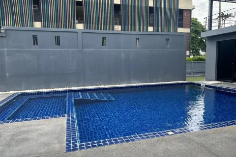 Chalet de 4 dormitorios en Pattaya, Tailandia № 155705 - foto 7