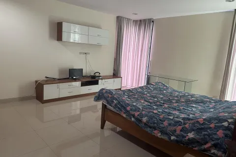 Chalet de 4 dormitorios en Pattaya, Tailandia № 155705 - foto 18