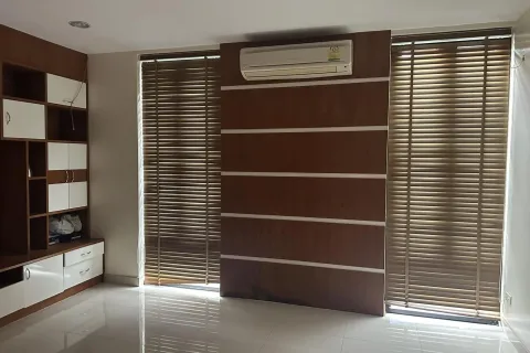 Chalet de 4 dormitorios en Pattaya, Tailandia № 155705 - foto 15
