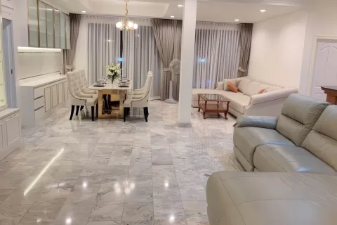 Chalet de 4 dormitorios en Pattaya, Tailandia № 155703 - foto 6