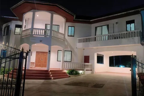 Villa in Pattaya, Thailand 4 bedrooms № 155703