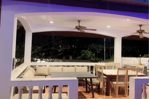 Chalet de 4 dormitorios en Pattaya, Tailandia № 155703 - foto 4