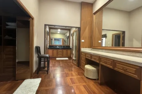 Chalet de 3 dormitorios en Pattaya, Tailandia № 155706 - foto 18