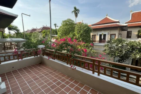 Chalet de 3 dormitorios en Pattaya, Tailandia № 155706 - foto 19