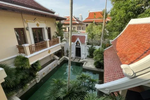 Chalet de 3 dormitorios en Pattaya, Tailandia № 155706 - foto 2