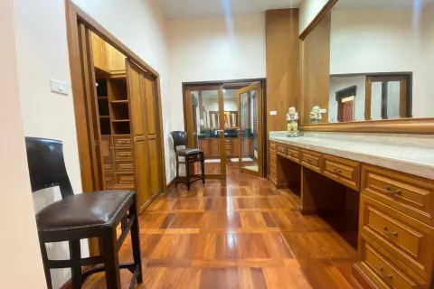 Chalet de 3 dormitorios en Pattaya, Tailandia № 155706 - foto 17