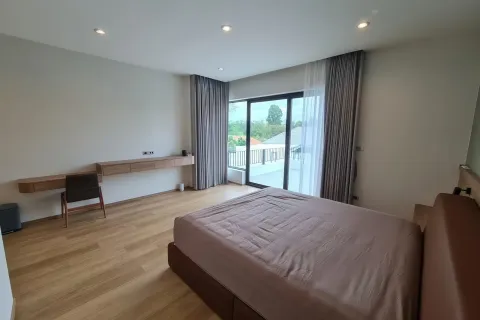 Casa de 4 dormitorios en Pattaya, Tailandia № 155707 - foto 17