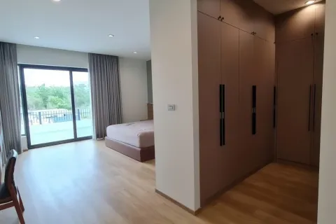 Casa de 4 dormitorios en Pattaya, Tailandia № 155707 - foto 15