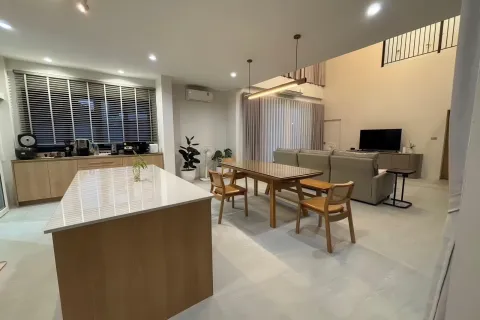 Casa de 4 dormitorios en Pattaya, Tailandia № 155707 - foto 3