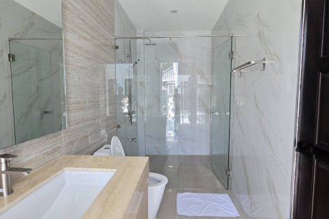 Chalet de 3 dormitorios en Hang Dong, Tailandia № 173494 - foto 21