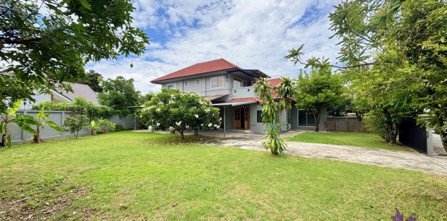 Maison à Chiang Mai, Thaïlande 5 chambres № 194715