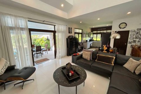 Chalet de 3 dormitorios en Surat Thani, Tailandia № 161456 - foto 6