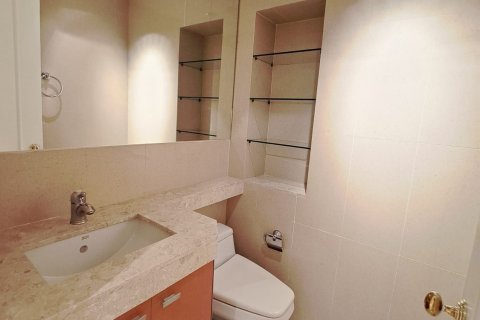 Condominio de 3 dormitorios en Bangkok, Tailandia № 205364 - foto 26