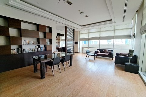 Condominio de 3 dormitorios en Bangkok, Tailandia № 205364 - foto 12