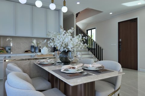 Chalet de 3 dormitorios en Pattaya, Tailandia № 150969 - foto 13