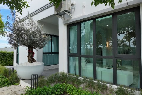 Chalet de 3 dormitorios en Pattaya, Tailandia № 150969 - foto 5