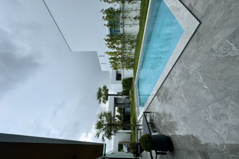 Chalet de 4 dormitorios en Pattaya, Tailandia № 150968 - foto 5
