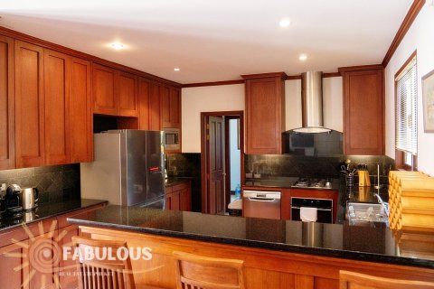 Chalet de 4 dormitorios en Bang Tao, Tailandia № 179392 - foto 7
