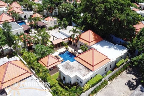 Chalet de 4 dormitorios en Bang Tao, Tailandia № 179392 - foto 8