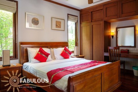 Chalet de 4 dormitorios en Bang Tao, Tailandia № 179392 - foto 11
