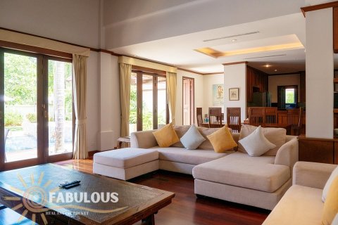 Chalet de 4 dormitorios en Bang Tao, Tailandia № 179392 - foto 2