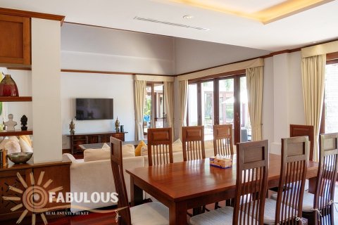 Chalet de 4 dormitorios en Bang Tao, Tailandia № 179392 - foto 9